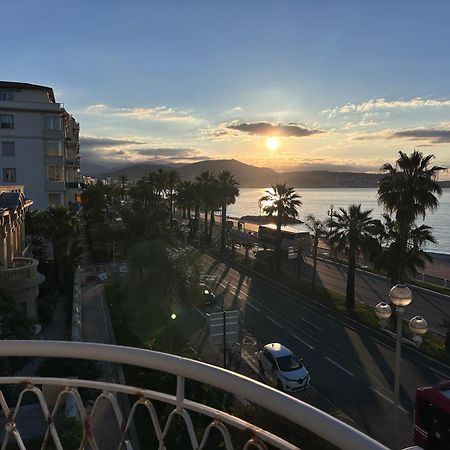 Beach Front, Superbe Appartement Pour 4 Personnes Nizza Esterno foto
