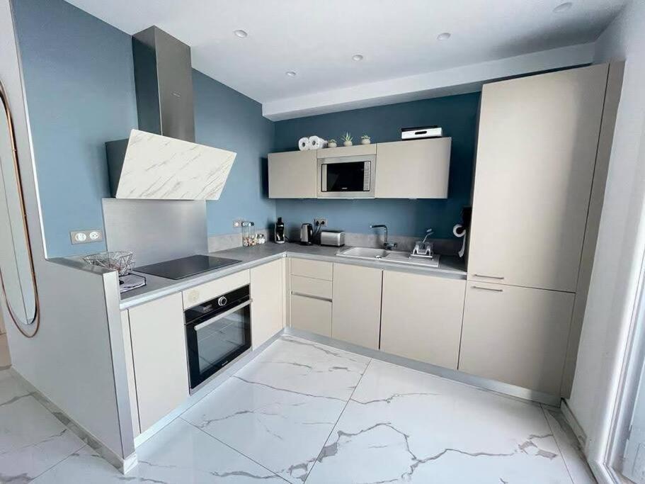 Beach Front, Superbe Appartement Pour 4 Personnes Nizza Esterno foto
