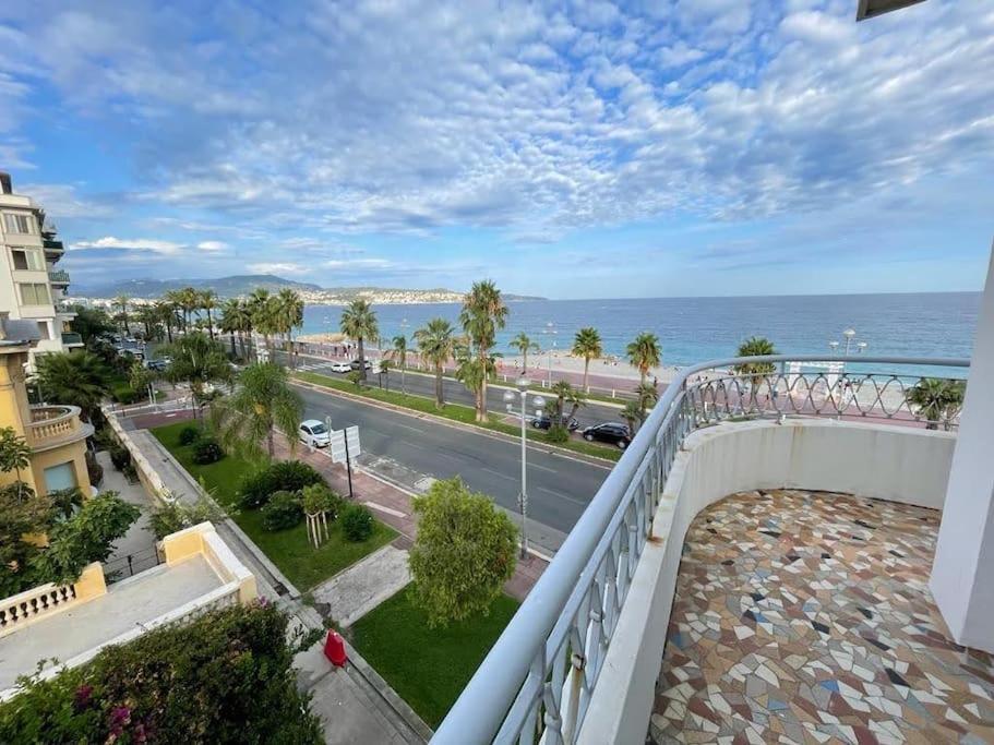 Beach Front, Superbe Appartement Pour 4 Personnes Nizza Esterno foto