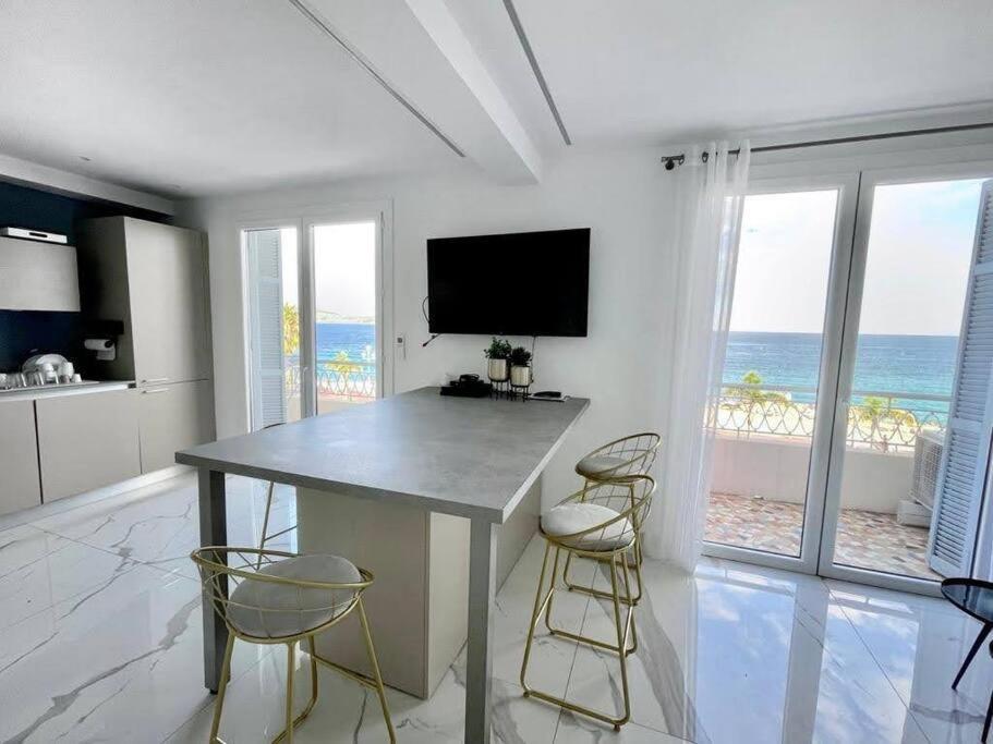 Beach Front, Superbe Appartement Pour 4 Personnes Nizza Esterno foto