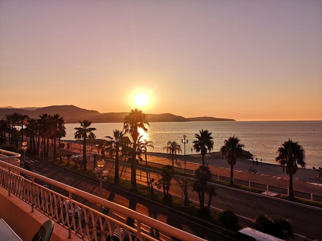 Beach Front, Superbe Appartement Pour 4 Personnes Nizza Esterno foto