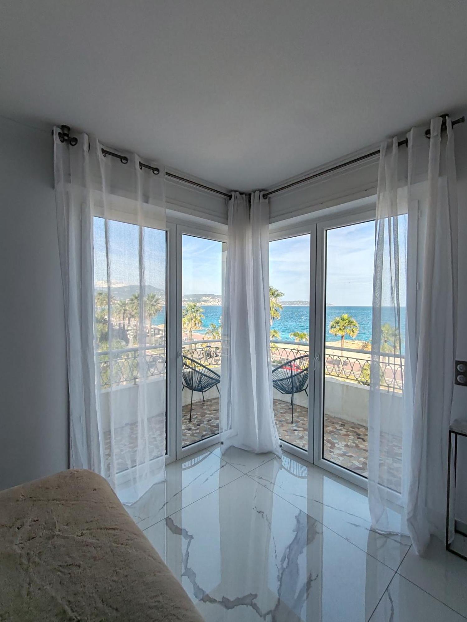Beach Front, Superbe Appartement Pour 4 Personnes Nizza Esterno foto