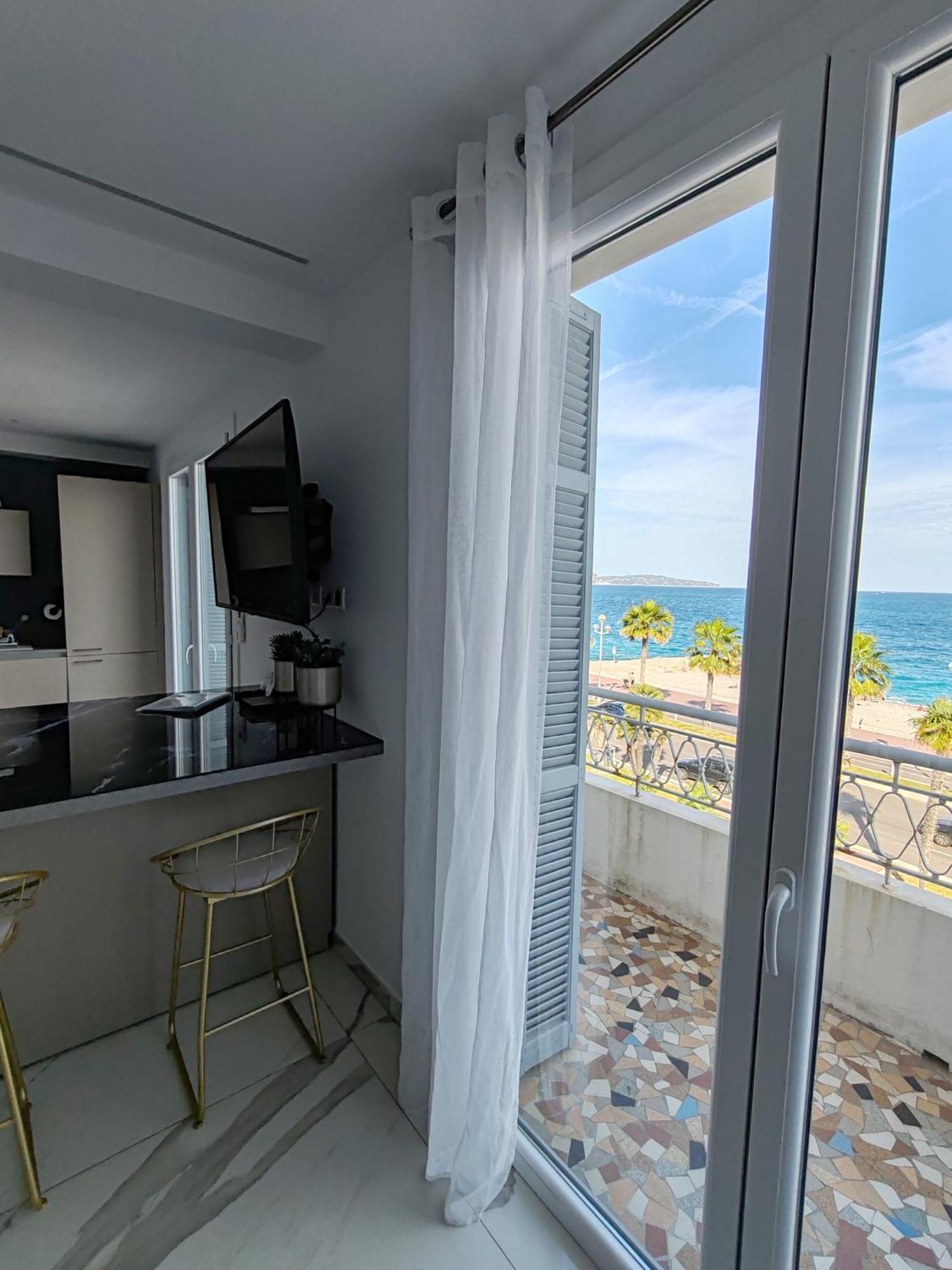 Beach Front, Superbe Appartement Pour 4 Personnes Nizza Esterno foto