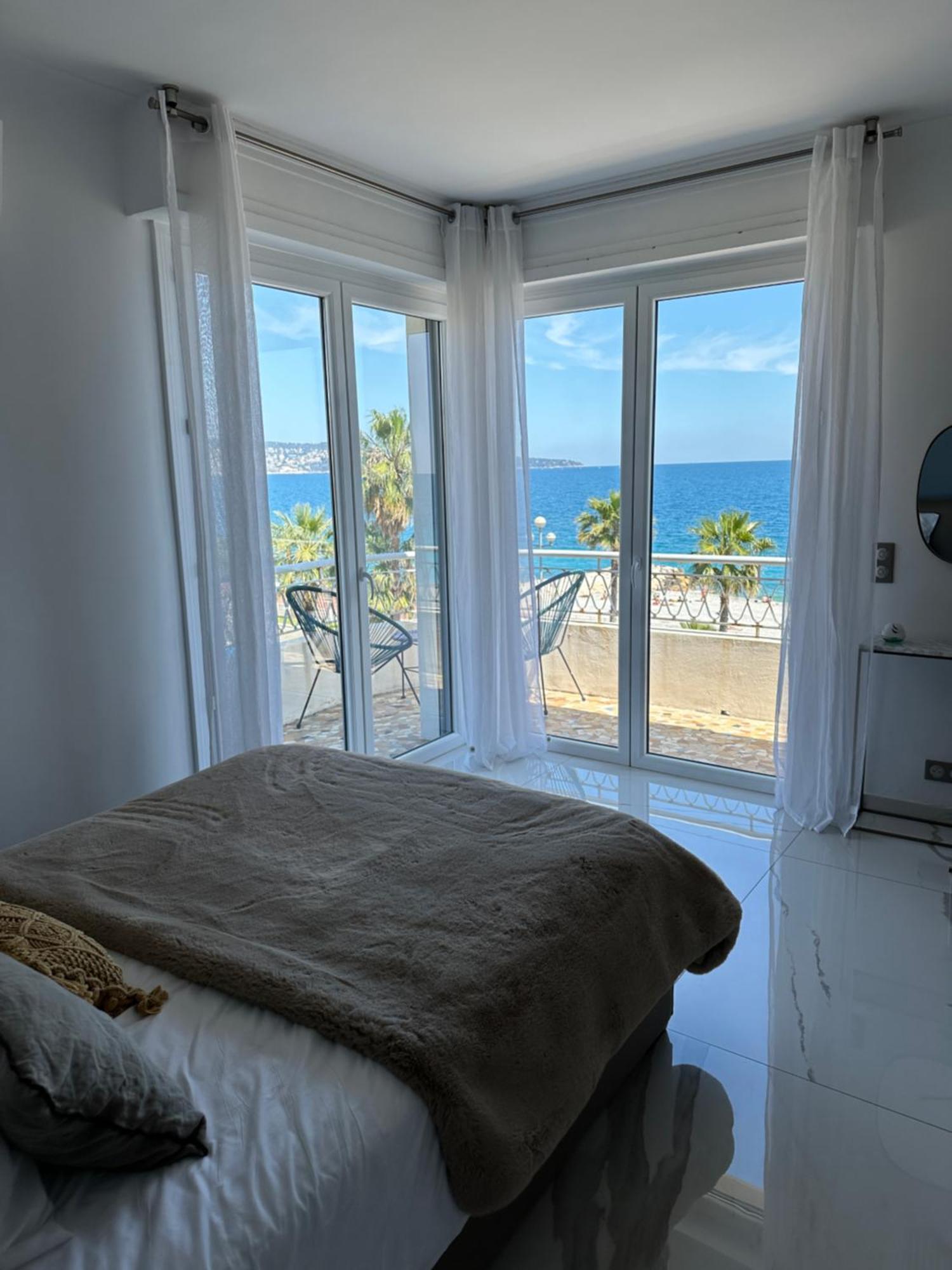 Beach Front, Superbe Appartement Pour 4 Personnes Nizza Esterno foto