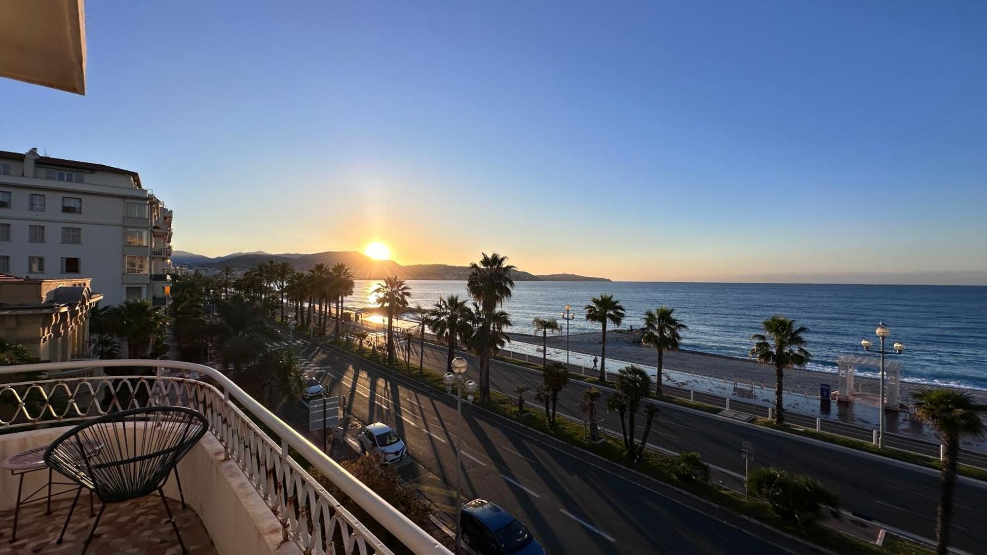Beach Front, Superbe Appartement Pour 4 Personnes Nizza Esterno foto